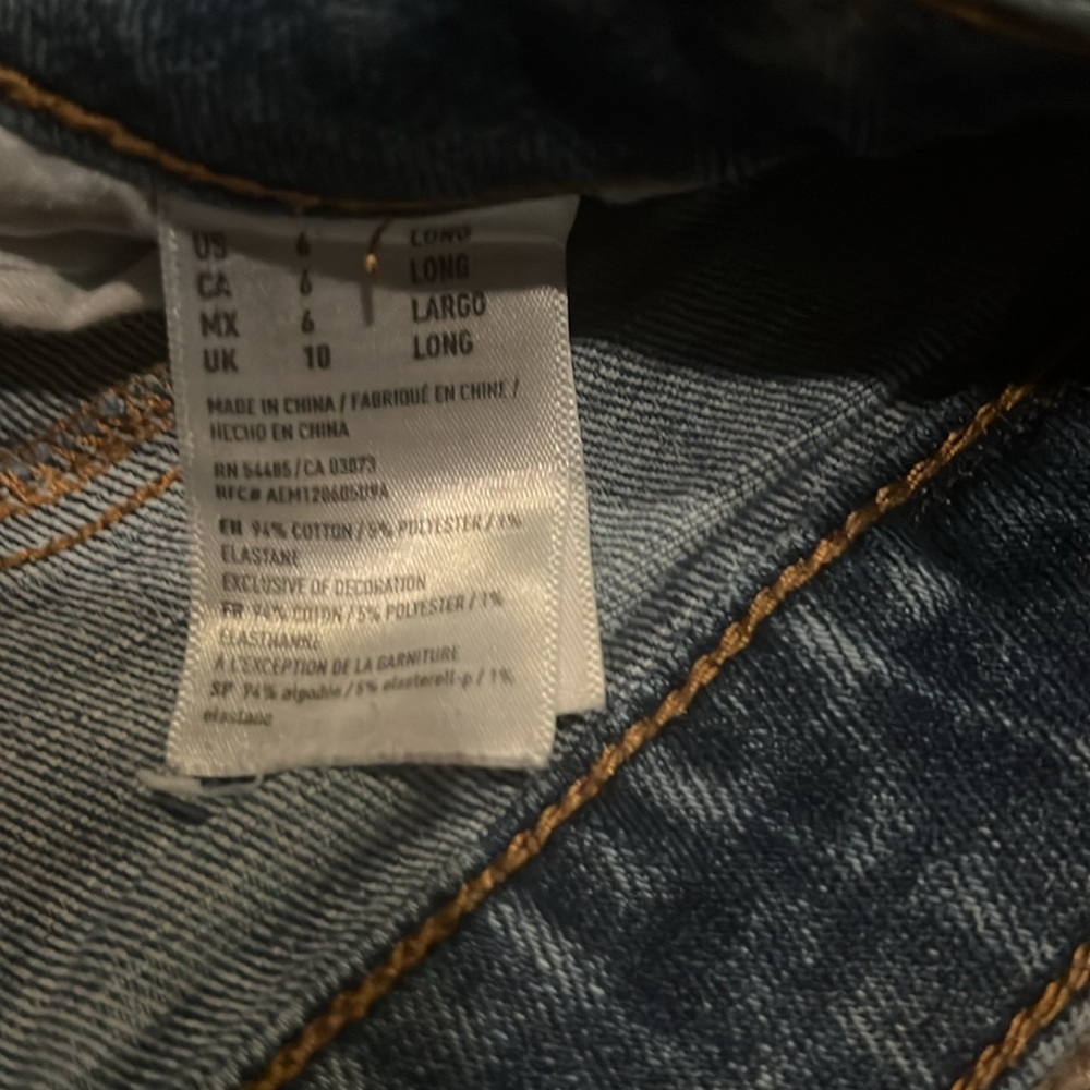American Eagle Ripped Jeans - Picture 4 of 7
